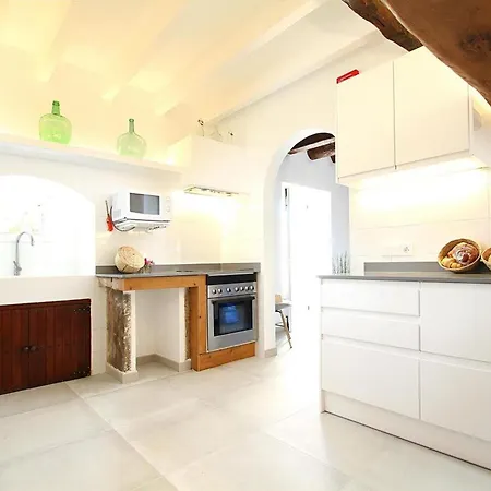 Fabelhafte Restaurierung Mit Beeindruckendem Ergebnis By Interhome 別荘 *
