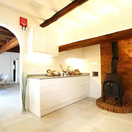 Holiday home Fabelhafte Restaurierung Mit Beeindruckendem Ergebnis By Interhome